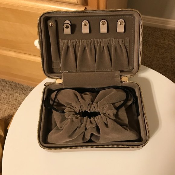 Luxury Jewelry Case - Picture 12 of 15